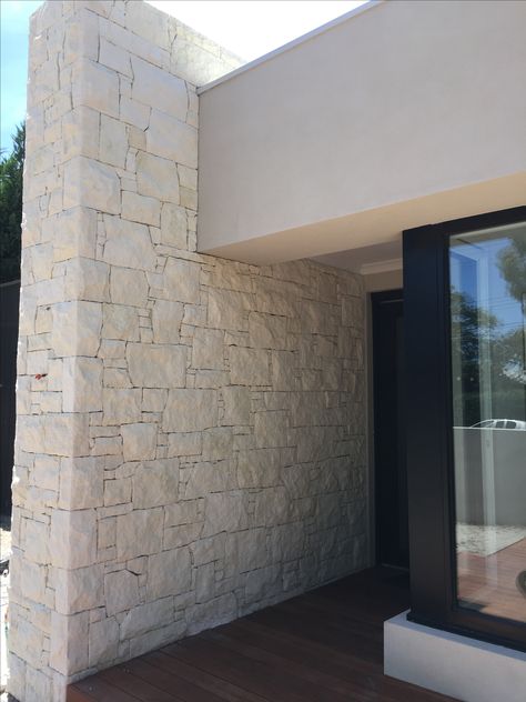 Exterior Stone Wall Cladding, Stone Cladding Interior, Exterior Stone Cladding, Stone Cladding Exterior, Limestone Cladding, Fasad Design, Stone Feature Wall, Cladding Design, Stone Wall Cladding