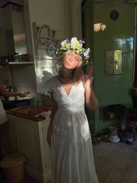 Midsummer
Flower crown
White long dress
White summer dress
Stockholm style
Blonde hair
Scandinavian style
Scandinavian girl
Halloween costume inspo
Aesthetics Midsummer Nights Dream Party Outfits, Midsommar Outfit Ideas, Midsummer Dress Aesthetic, Mid Sommar Costume, Midsommer Dress, Spring Solstice Party, Mid Summer Nights Dream Party Outfit, Midsummers Dress, Midsummer Birthday Party