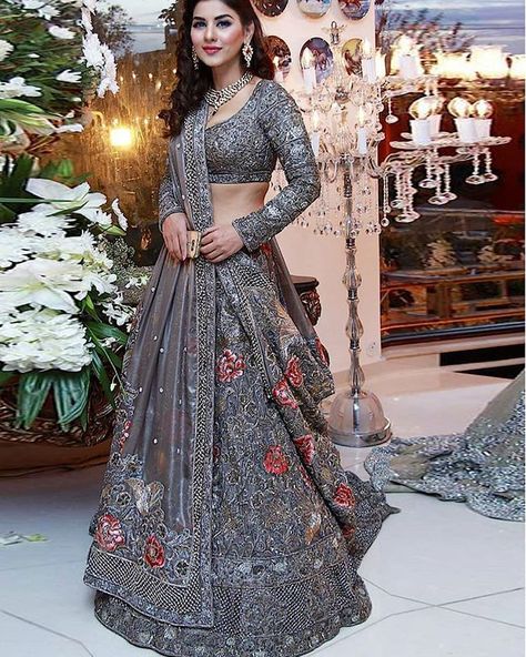 8 Winter Lehenga Styling Tips To Rock Winter Weddings! #shaadiwish #indianwedding #indianbride #colorlehenga #lehengacholi #bridallehenga #weddingdress Grey Lehenga Outfit, Gray Lehenga, Lehenga Outfit, भारतीय दुल्हन संबंधी, Grey Lehenga, डिजाइनर कपड़े, Indian Dresses For Women, Choli Designs, Red Lehenga