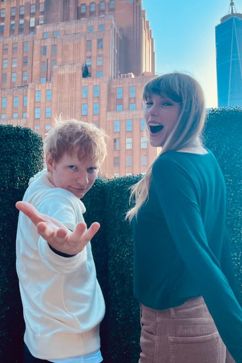 taylor swift and ed sheeran for their song 'the joker and the queen', february 11th 2022 Taylor Swift With Ed Sheeran, Ed And Taylor, Taylor Swift And Ed Sheeran Funny, Taylor And Ed Sheeran, Ed Sheeran And Taylor Swift, Taylor Swift Friends, Taylor Swift And Ed Sheeran, The Joker And The Queen, Ed Sheeran Taylor Swift