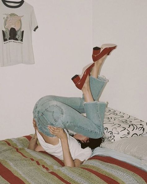 Levi's + Gucci Editorial Vogue, Foto Poses, Stil Inspiration, Yoga Fashion, Foto Inspiration, 가을 패션, Foto Instagram, Fotografi Potret, Mode Vintage