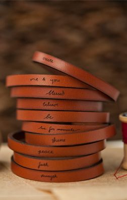 Leather Bracelets, Crea Cuir, Leather Jewellery, Leather Art, Leather Gifts, Leather Projects, Leather Diy, Leather Cuffs, Heart On