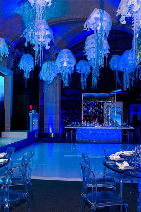 Underwater Party Theme, Under The Sea Centerpieces, Sea Centerpieces, Aquarium Birthday Party, Under The Sea Quinceanera Theme, Jellyfish Party, Bar Mitzvah Ideas, Jellyfish Decoration, Bat Mitzvah Ideas