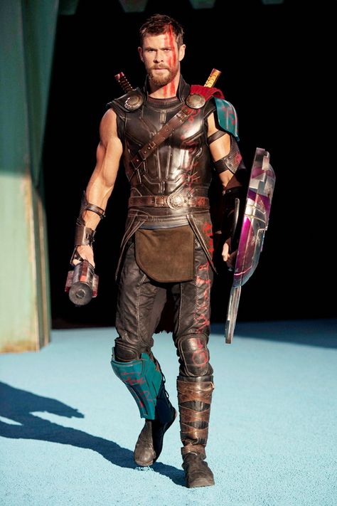 Thor Ragnarok Costume, Thor Outfit, Thor Ragnarok Movie, Ragnarok Movie, Wallpaper Avengers, Thor Ragnarok 2017, Thor Costume, Thor Cosplay, Thor 2