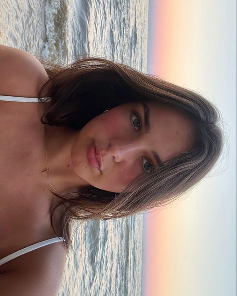 #aesthetic #beach #summer #sunset Short Hair Beach Photos, Beach Selfie, Hawaii Pictures, Vacation Photo, Beach Picture, Face Pictures, Aesthetic Beach, Vacation Photos, Face Photo