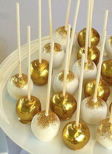 Golden Birthday Cake Ideas, Golden Birthday Themes, Gold Theme Birthday Party, Golden Birthday Cake, Gold Cake Pops, Gold Theme Birthday, Golden Birthday Cakes, Gold Theme Party, Golden Birthday Parties