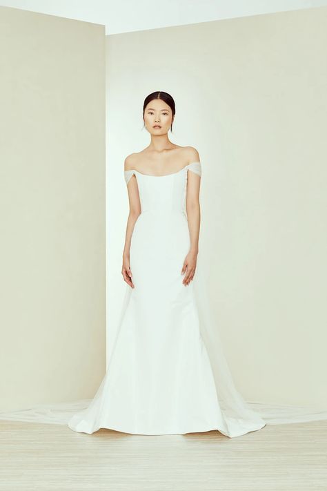 AMSALE – Tagged "3000-8000"– Page 2 – Amsale Amsale Bridal, Tulle Train, Timeless Wedding Dress, White Slip Dress, Flare Gown, Classic Brides, Fit And Flare Wedding Dress, Scooped Neckline, Classic Wedding Dress