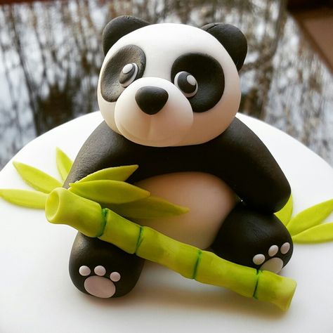 Gum Paste Panda Bear Panda Making With Clay, Clay Panda Bear, Panda Clay Sculpture, Panda Clay Art, Panda Fondant, Clay Panda, Fondant Animals Tutorial, Panda Bear Cake, Playdough Creations