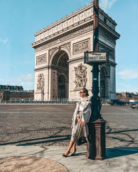 Read by link✨ Paris - France - spring outfit - Eiffel Tower - Arc de Triomphe - easter - european summer - european summer aesthetic - things to do in summer - london summer - lifestyle - french Paris Posing Ideas, Paris Outfits Ideas Spring, Effie Tower Poses, Effile Tower Outfit, Paris Photography Ideas, Places In France To Visit, Posing In Paris, How To Pose In Paris, Spring Outfit Paris