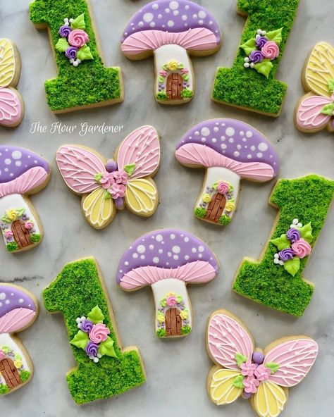 Galletas Royal Icing, Fairy Theme Birthday Party, Baby First Birthday Themes, Enchanted Forest Birthday, First Birthday Theme Girl, Forest Birthday Party, Fairy Baby Showers, Butterfly Cookies, Fairy Garden Birthday Party