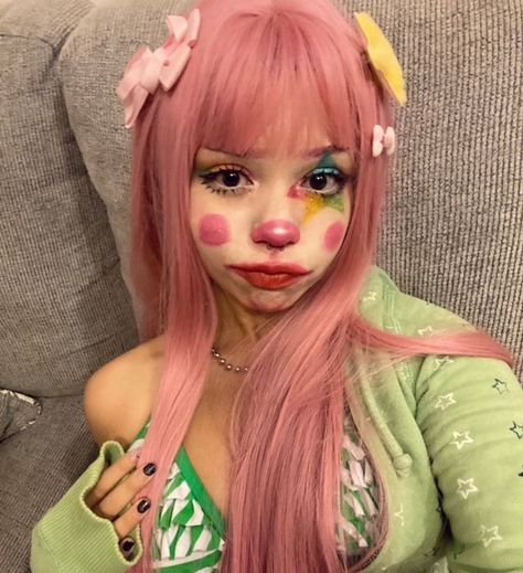 Cute Clown Makeup, Funky Makeup, Style Basics, Makeup Drawing, Graphic Makeup, Cute Clown, Swag Makeup, Cool Makeup Looks, Fancy Makeup