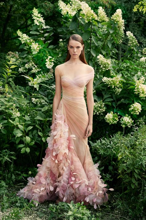 Elie Saab, Marchesa Spring, Vogue Vintage, Gorgeous Gowns, Marchesa, Mode Inspiration, Beautiful Gowns, Fancy Dresses, Evening Gown