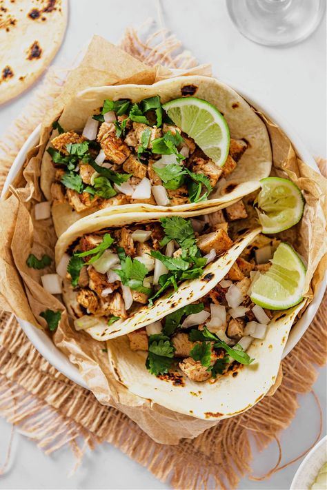 Street Tacos Recipe Chicken, Mexican Hot Sauce Recipe, Street Tacos Chicken, Mexican Chicken Tacos, Chicken Street Tacos, Street Taco Recipe, Healthy Chicken Tacos, Healthy Taco Recipes, Quick Chicken Dinner