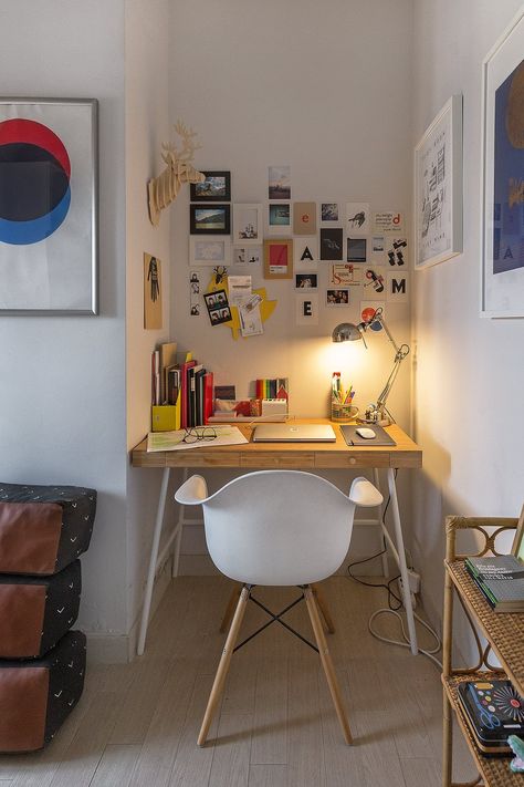 The Eva's office space. Small Art Spaces At Home, Cute Aesthetic Room Decor Ideas, Idea Decoration Bedroom, Decorating Ideas For The Room, Small Desks For Small Bedrooms, Small Study Space Ideas, Small Room Decoration Ideas, Ideas For Decorating Bedroom, Small Decor Ideas