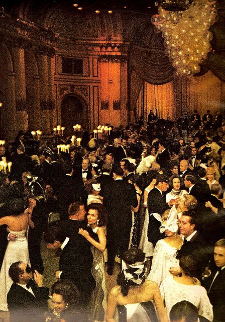 Lee Radziwill dancing at Truman Capote's Black and White Ball, 1966/••••Jackie's half sister or some such. At one time she was married to an undistinguished Prince of some European country and it was Princess Lee. The marriage didn't last and no one knew what to call her. Black And White Ball, Lee Radziwill, Ball Aesthetic, Masked Ball, A Night At The Opera, Truman Capote, Plaza Hotel, The Great Gatsby, Masquerade Ball