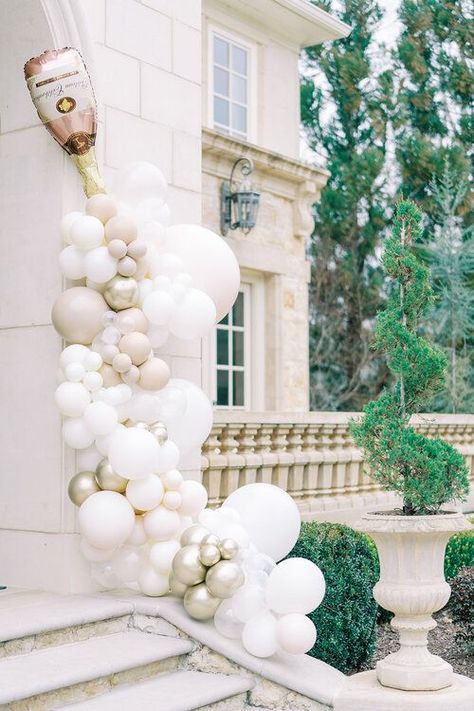 Modern Wedding Shower Decor, Balloons For Engagement Party, Champagne Birthday Balloons, Bachelorette Party Ideas Balloons, Engagement Party Balloons Arch, White And Champagne Balloon Arch, Engagement Party Ideas Balloons, Boujee Bridal Shower Themes, Champagne Bubble Balloons