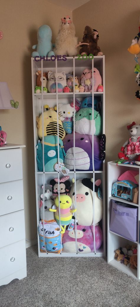 Stuffed Toy Organization, Closet Stuffed Animal Storage, Diy Stuffy Storage, Stuffed Animal Holders, Unique Stuffed Animal Storage, Build A Bear Storage Ideas, Stuffed Toy Display Ideas, Stuffed Animal Shelf Ideas, Build A Bear Storage