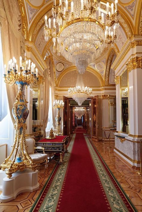 Royal Feast, Golden Interior, Kremlin Palace, Chateaux Interiors, Luxury Mansions Interior, Interior House Design, Palace Interior, Desain Lanskap, Castles Interior