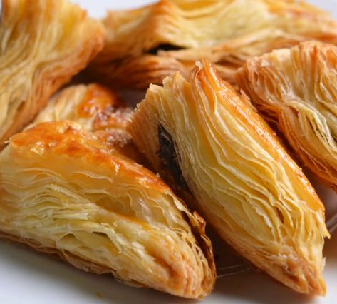 Resep Puff Pastry, Easy Puff Pastry Recipe, Puff Pastry Recipes Dessert, Pastry Dough Recipe, Phyllo Recipes, Pastries Recipes Dessert, Rough Puff Pastry, Tasty Pastry, Easy Puff