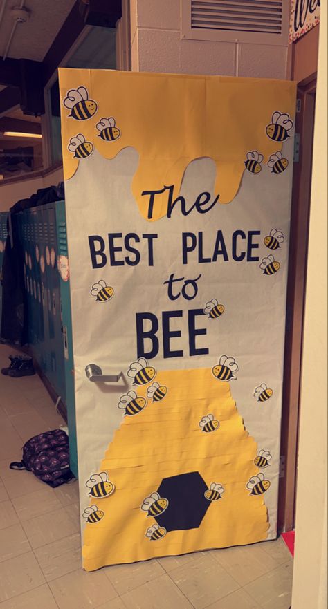 Bees Door Decorations Classroom, Bee Door Classroom, Bee Themed Classroom Door Decorations, Bumble Bee Bulletin Boards Preschool, Bees Classroom Decorations, Bears Bulletin Board Ideas, Bee Theme For Classroom, Bees Decorations For Classroom, Bee Daycare Theme