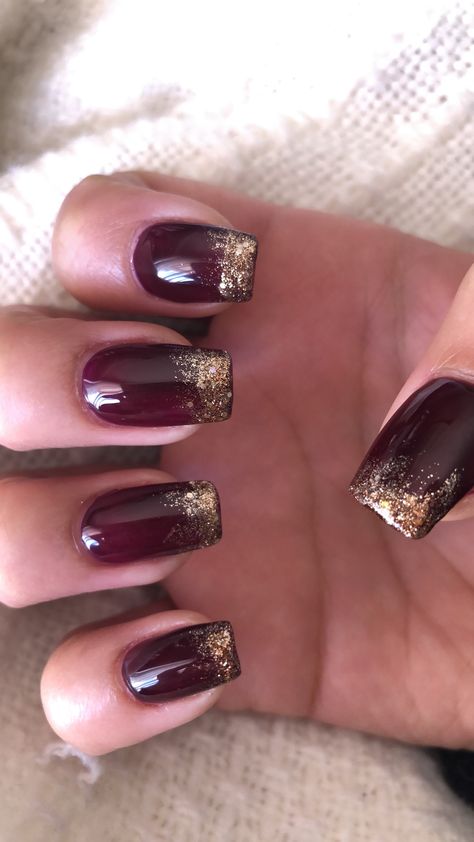 Burgundy & gold nails ✨ Burgundy Gel Nails Ideas, Nails Acrylic Burgundy And Gold, Maroon And Gold Acrylic Nails, Maroon Dress Nail Color, Burgundy And Gold Acrylic Nails, Burgundy Nails With Gold Tips, Wine Color Nails With Gold, Wedding Nails Bridesmaid Maroon, Wedding Nails Burgundy And Gold