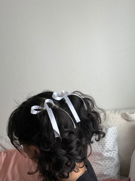 Kawaii Short Curly Hairstyles, Fluffy Hair Shoulder Length, Short Coquette Hairstyles, Cottagecore Curly Hair, Pretty Medium Length Hairstyles, Simple Curly Hair Updo, Elegant Shoulder Length Hairstyles, Short Princess Hair, Coquette Short Hair