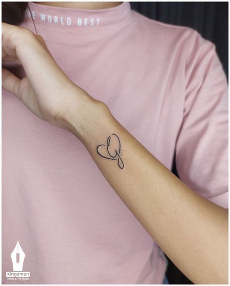 #Tattoos #BeautifulsmalltattoosdesignsForGirls #beautifulTattoos #SmalltattosForwomen #TattoosDesigns This tattoo design is very beautiful ... less Heart With Initals Tattoo, Letter And Heart Tattoo, G With Heart, Heart With Letter Tattoo, Heart With Name Tattoo, G Letter Tattoo, Back Tattoo Full, G Heart Tattoo, Initals Tattoo