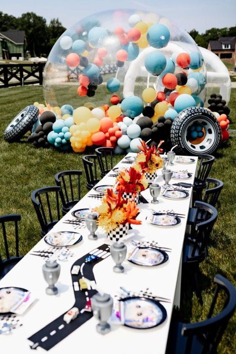 Outdoor Birthday Set Up Ideas, Race Car Birthday Party Decorations, Hot Wheels Birthday Theme, Hot Wheels Cupcakes Ideas, Birthday Party Menu Ideas, Hot Wheels Birthday Party Ideas, Race Car Birthday Party Ideas, Hot Wheels Birthday Party, Festa Monster Truck