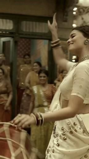 Dance Aesthetic Bollywood, India Dance Bollywood, Gangubai Kathiawadi Video, Vaishnav Tilak, Malayalam Dance, Garba Dance Video, Indian Music Video, Garba Songs, Gangubai Kathiawadi