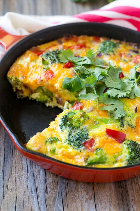 Easy Garden Veggie Frittata Recipe {High Protein} | Healthy Fitness Meals Veggie Frittata Recipes, Veggie Frittata, Fitness Meals, Frittata Recipe, Cheese Baked, Healthy Fitness Meals, Frittata Recipes, Colorful Vegetables, Makanan Diet