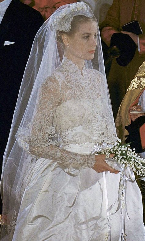 Gracefully Dressed ,  Princess Grace Kelly ! Catherine Zeta-jones, Royal Wedding Themes, Grace Kelly Wedding Dress, White Tie Dress, Photo Glamour, Grace Kelly Wedding, Famous Wedding Dresses, Helen Rose, Royal Wedding Gowns