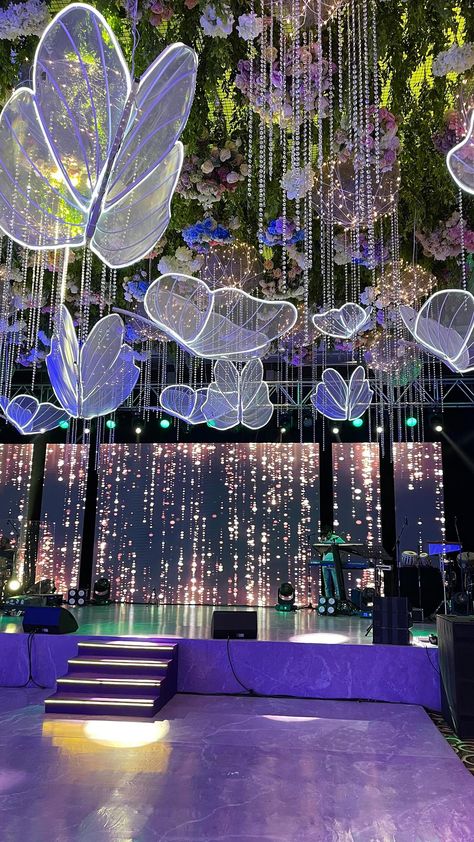 vivaahweddingdecorstylist on Instagram: Wait till you see all the Enchantment unfold.. 💜🦋 @vivaahweddingdecorstylist presents : #PantoneColourOfTheYear2022 : Very Peri 💜… 15 Party Ideas Quinceanera, Enchanted Forest Quinceanera Theme, Enchanted Forest Quinceanera, Enchanted Forest Prom, Debut Theme, Sweet 15 Party Ideas Quinceanera, Sweet 15 Party Ideas, Quince Themes, Enchanted Forest Theme