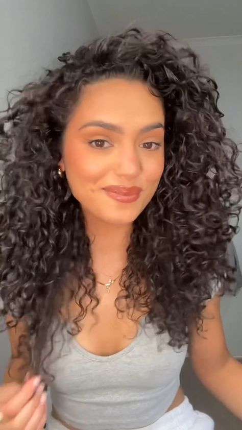 Tousled Waves Tutorial: Textured and Lived-In Hairstyles for Relaxed Chic Olivia Calabio, Curly Hair Techniques, Curly Hair Dos, Casual Hairstyle, Relaxed Chic, Waves Tutorial, Curly Hair Care Routine, Highlights Curly Hair, Mixed Curly Hair