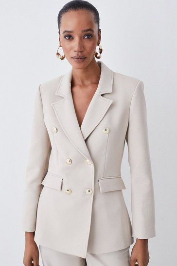 Tailored Suit Women, Oversized Aesthetic, Woman In Suit, Suit Jumpsuit, Women's Suits, Pant Suits, Classic Blazer, Aesthetic Style, Tailored Blazer