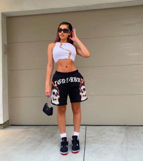 Tomboy Summer, Baggy Shorts Outfit, Summer Streetwear Women, Karla J, Baggy Shorts, Shorts Outfit, Tomboy Style Outfits, Looks Street Style, Streetwear Fashion Women