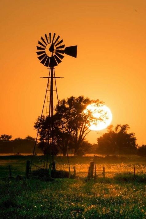 Old Barns, Farm Windmill, Windmill Water, Water Wheels, Old Windmills, Sunset Silhouette, Country Scenes, Water Wheel, Old Farm