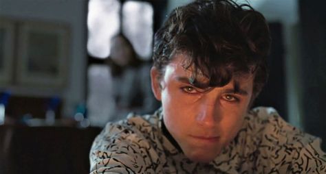 Timothée Chalamet in "Call Me by Your Name" (2017) Call Me By Your Name Cinematography, Call Me By Your Name Stills, Film Stills Cinematography, Cinematic Stills, Movie Cinematography, The Lovely Bones, Memoirs Of A Geisha, Call Me By Your Name, Septième Art
