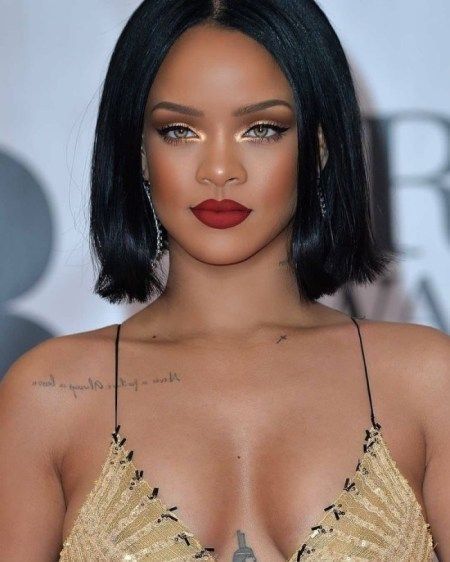Red Makeup Looks, Rihanna Makeup, Maquillage Yeux Cut Crease, Red Lips Makeup Look, Looks Rihanna, Rihanna Looks, Celebrity Makeup Looks, Prom Makeup Looks, Red Lip Makeup