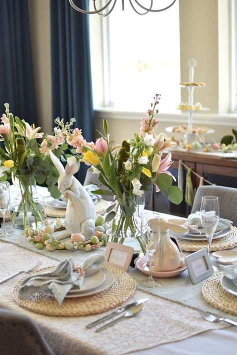 35+ Breathtaking Easter Brunch Decorations, Table Scapes & Center Pieces 3 Ideas For Table Decorations, Easter Hosting, Easter Brunch Decorations, Easter Brunch Tablescape, Easter Party Ideas, Easter Brunch Table, Easter Dinner Table, Spring Table Decor, Easter Table Settings