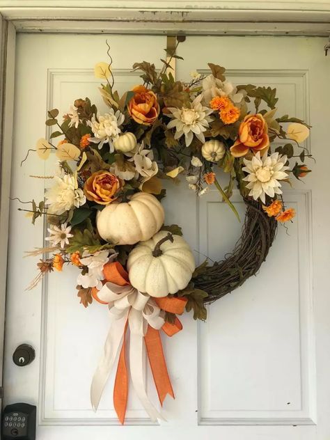 30+ Beautiful DIY Thanksgiving Wreath Ideas for your front door Rustic Thanksgiving, Fall Decor Wreaths, Wreaths Ideas, Door Diy, Thanksgiving Wreath, Deco Nature, Diy Thanksgiving, Fall Thanksgiving Decor, Diy Fall Wreath