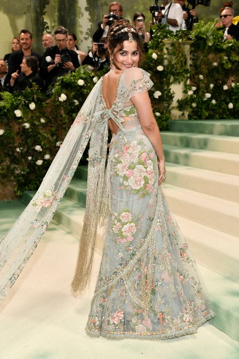 Met Gala 2024: Alia Bhatt Lets The Indian-ness Show at Red Carpet in Statement Floral Saree by Sabyasachi With Dramatic Bow on Blouse - See Pics Alia Bhatt Met Gala, Alia Bhatt Looks, Alia Bhatt Saree, Aliya Bhatt, Sabyasachi Saree, Indian Dress Up, Ayan Mukerji, Mehndi Outfit, Sabyasachi Sarees