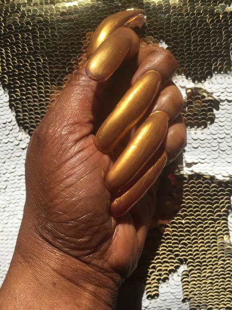 Long Nails Almond Design, Very Ugly Nails, Igly Nails, Sparkly Gold French Tip Nails, Cute Long Almond Nails, Coffin Acrylic Nails Brown, Basic Short Almond Nails, Aesthetic Gold Nails, Valentine Nail Inspo Almond