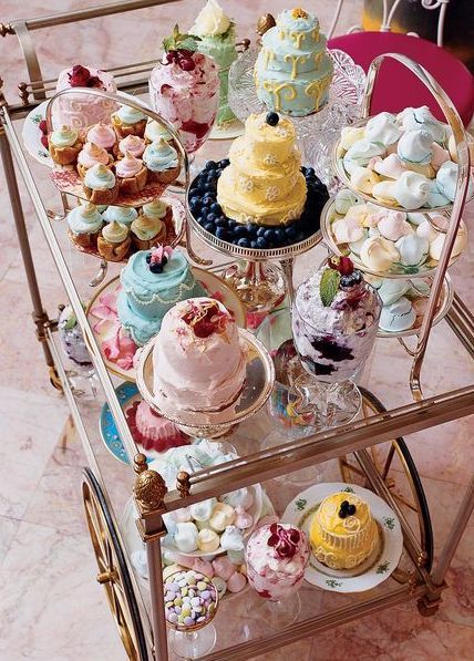 Bolo Tumblr, Tafel Decor, Tea Party Table, High Tea Party, Tea Cart, Tea Party Food, Afternoon Tea Parties, Think Food, Tea Sandwiches