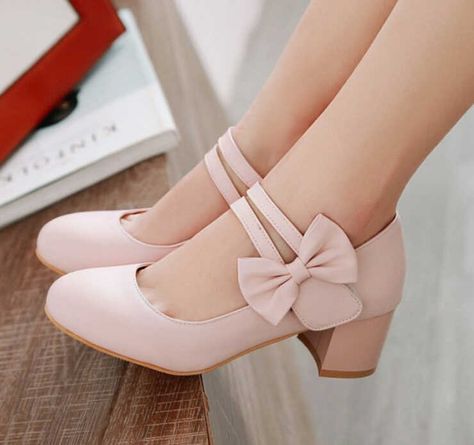 Heels For Party, Girls High Heel Shoes, Girls Shoes Teenage, High Heels For Kids, Princess Sandals, Kids Heels, School Shoes Girls, Fashion Butterfly, Square Heels