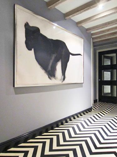 Black and white chevron painted floor. Black And White Flooring, White Flooring, Marble Flooring Design, White Marble Floor, Chevron Floor, Plywood Flooring, Painted Floor, Beauty Salon Interior, Concrete Furniture