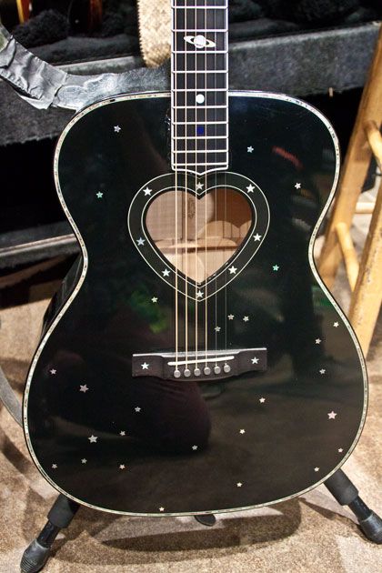 Ann Wilson of Heart uses a custom Martin guitar with a heart-shaped soundhole and star-constellation inlays for "These Dreams". Black Guitar, Electric Guitar Design, Guitar Obsession, Guitar Acoustic, Cool Electric Guitars, Kings Of Leon, Beautiful Guitars, Mia 3, Guitar Art