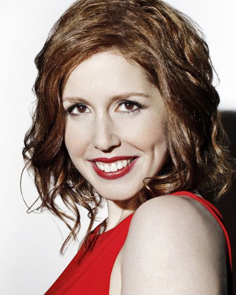 Vanessa Bayer Leaving ‘Saturday Night Live’ After 7 Seasons Amanda Seyfried, Vanessa Bayer, Snl Cast Members, Cast Member, Comedy Series, Girl Celebrities, Night Live, Meryl Streep, Saturday Night Live