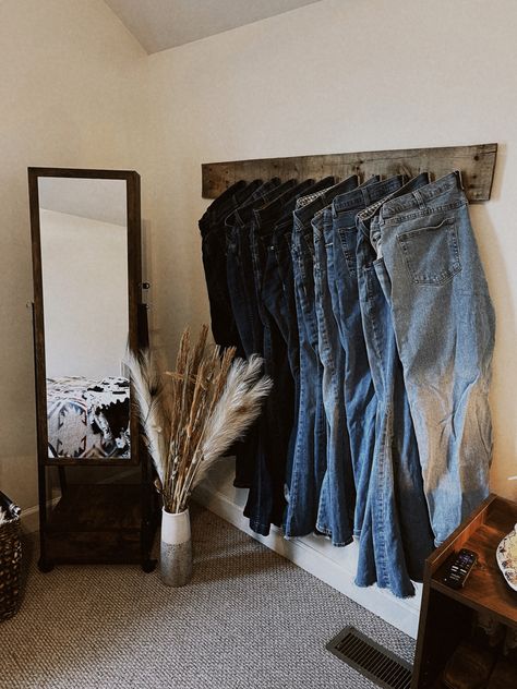 Cowboy Aesthetic Bedroom, Boho Closet Room, Bedroom Ideas Western Rustic, Navy Blue Western Bedroom, Western Shop Ideas, Vintage Western Bedroom Ideas, Western Room Inspo Rustic, Western Desk Ideas, Coastal Western Bedroom