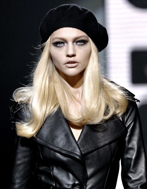 Sasha Pivovarova at Versace Fall 2007 Tumblr, Couture, Haute Couture, Tanya Dziahileva, Russian Baby, Vlada Roslyakova, Sasha Pivovarova, Runway Hair, Estilo Rock