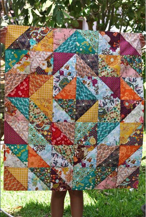11 of the cutest easiest quilt patterns. Quilting is a craft that has been around since, according to Emporia State University, 3400 B.C. Known for sure to have been used by the Egyptian Pharaohs, quilting eventually spread from the Middle East to Europe. For sure, bed quilts were used in.. Bed Quilts, Quilt Modernen, Half Square Triangle Quilts, Egyptian Pharaohs, Half Square Triangle, Quilt Baby, Easy Quilt Patterns, Triangle Quilt, Patchwork Quilting